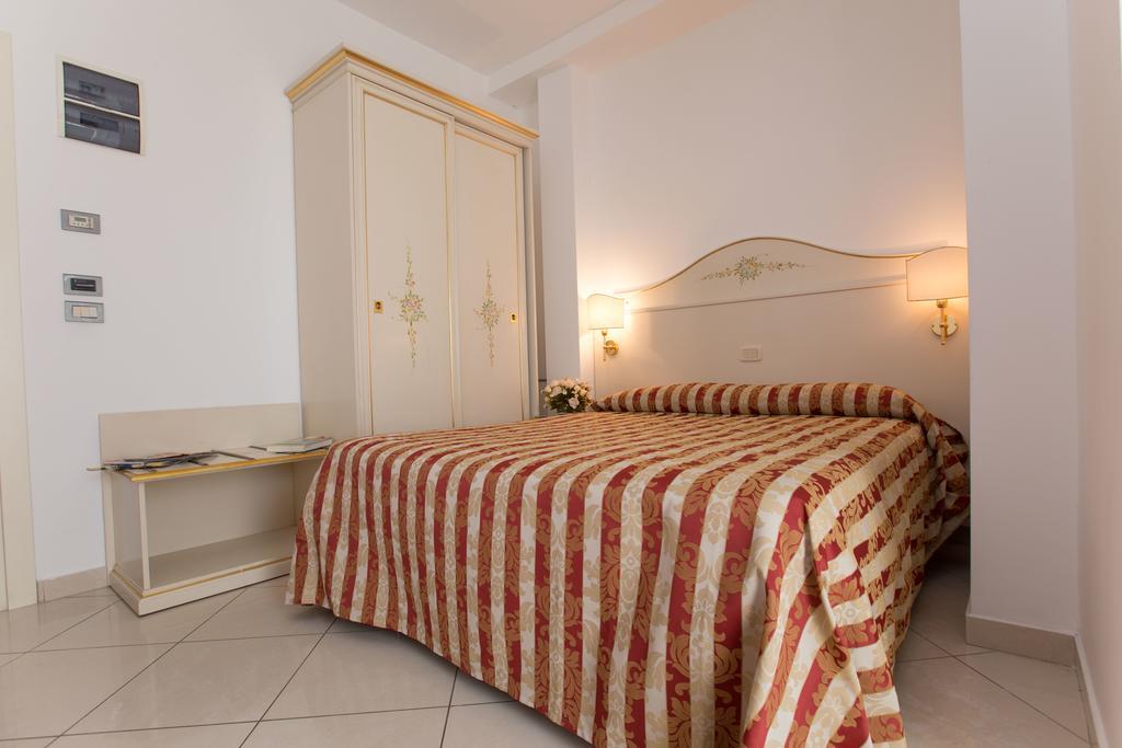 Hotel Metropol Соттомарина Экстерьер фото